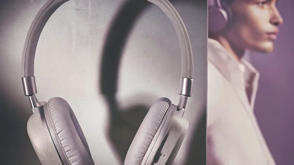 Noise-Canceling Headphones for Travel: Best Picks for 2025